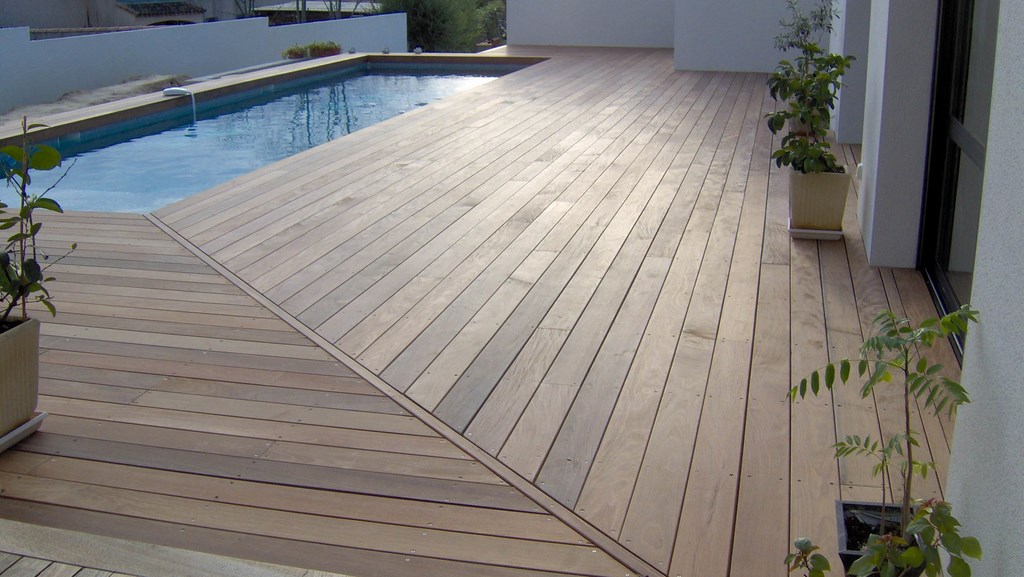 terrasse piscine bois hérault